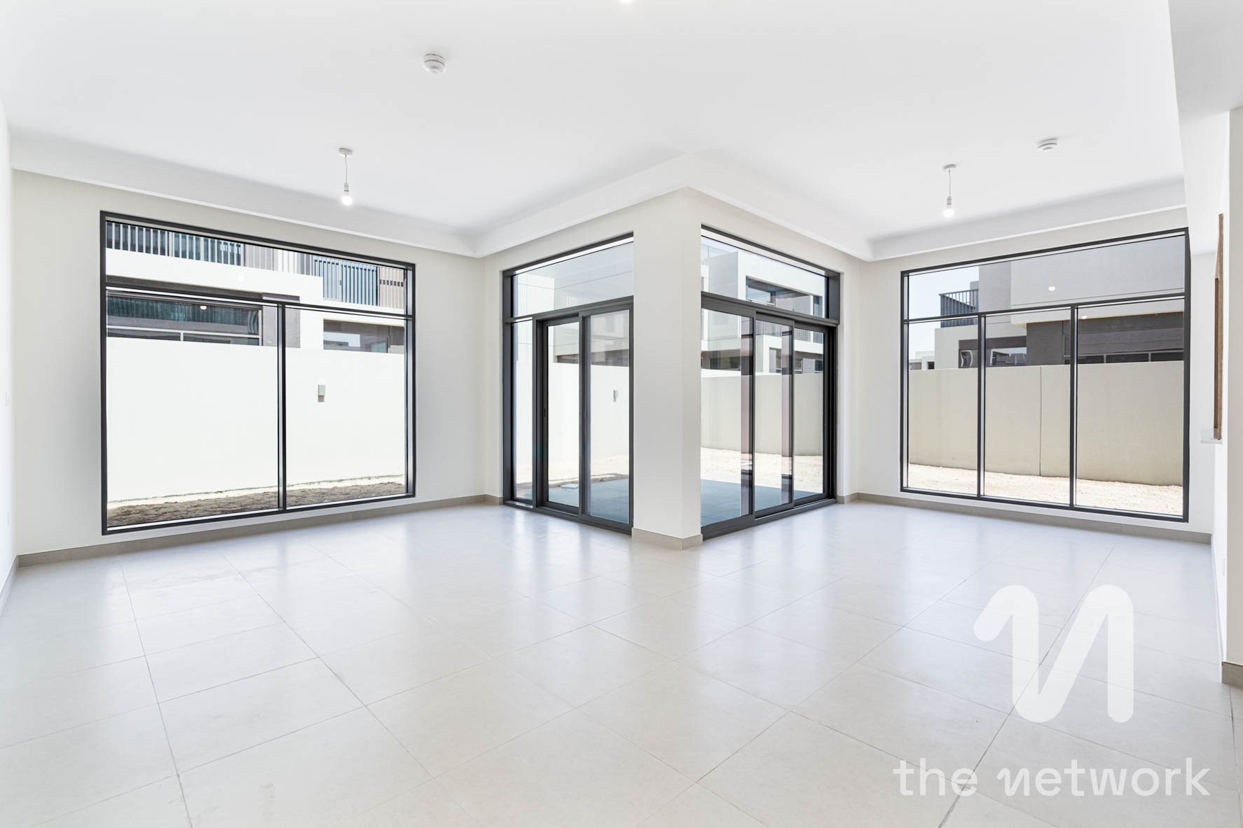 12 Cheques | Premium Landscaping | Corner