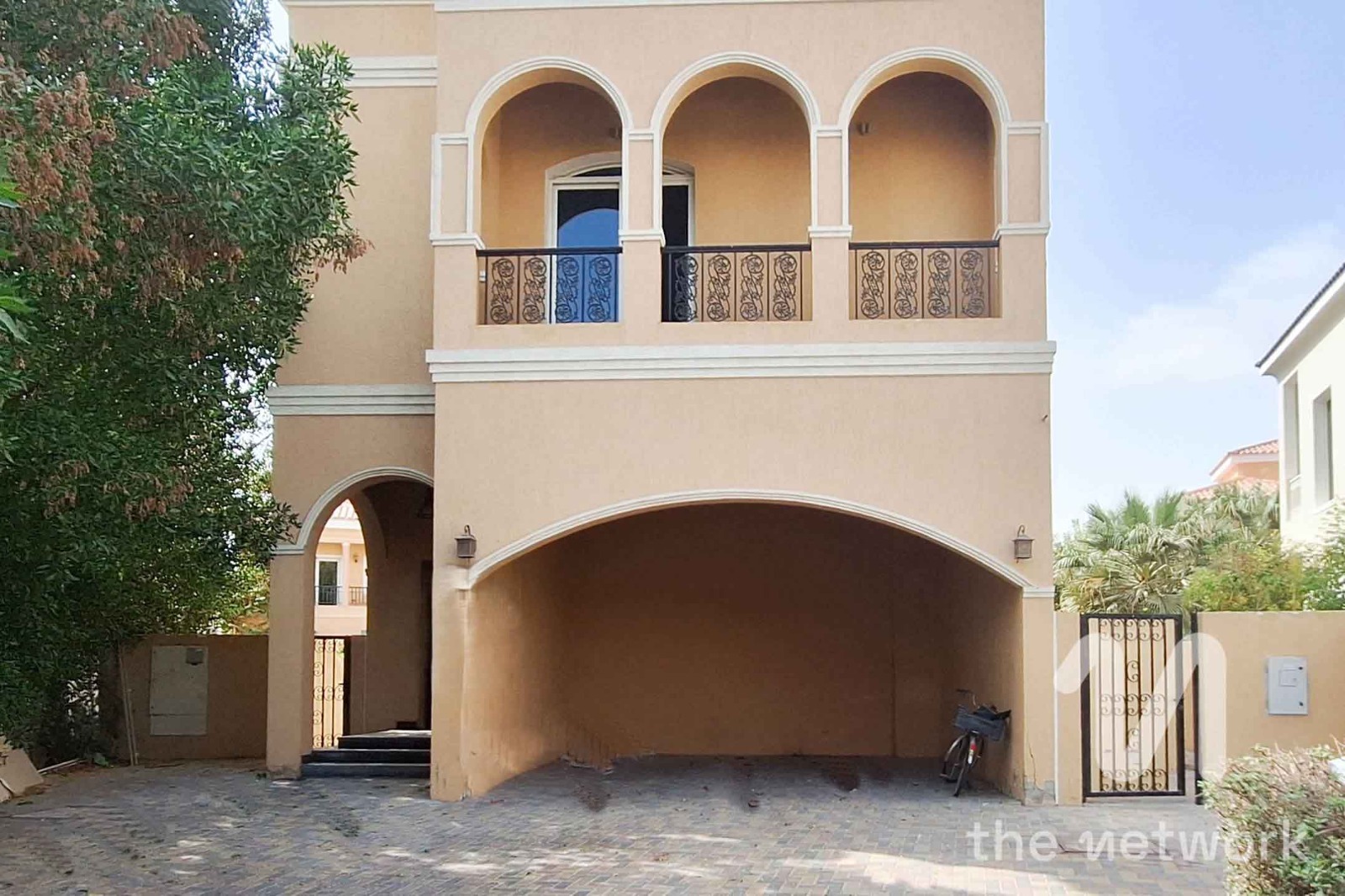 Upgraded Kitchen l Family Room l Vacant l 4 Bed