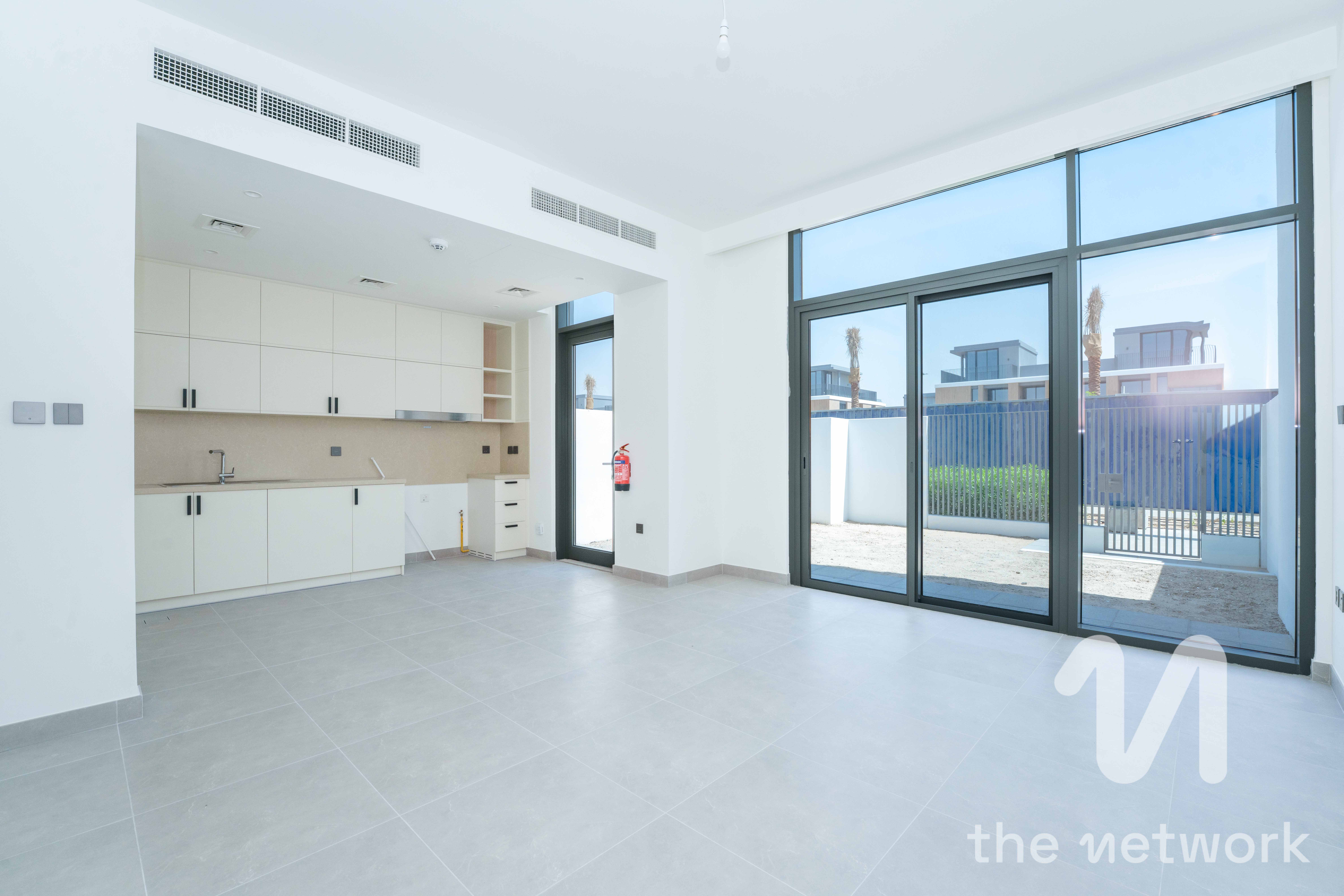 Single row | Be the first tenant | Private Garden