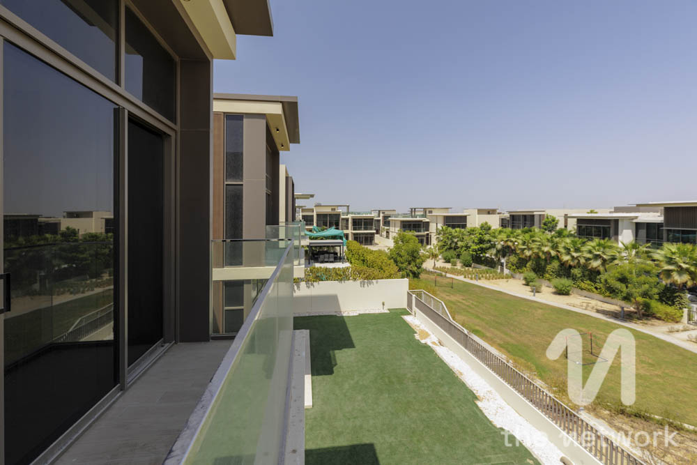 Park View | Vacant Now | Private Pool