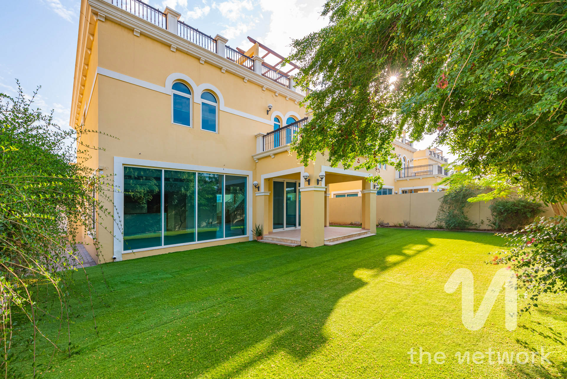 Great Location | Single-Row | Vastu Compliant