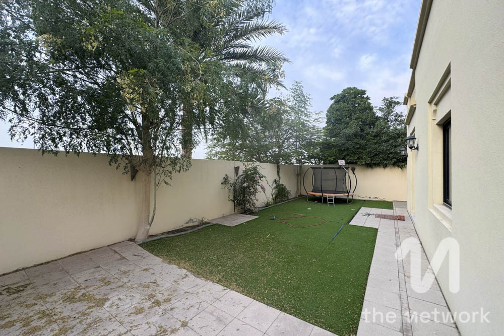 Unfurnished| 2 Cheques | Great Location