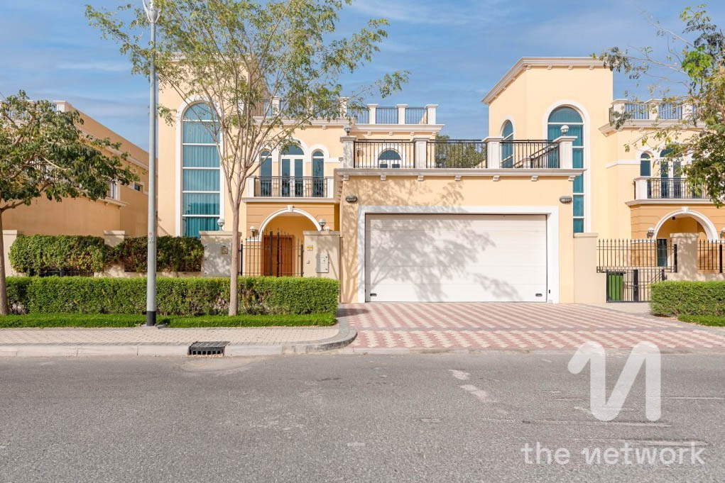 Single Row Legacy Nova 4 Beds Maids Villa for Rent