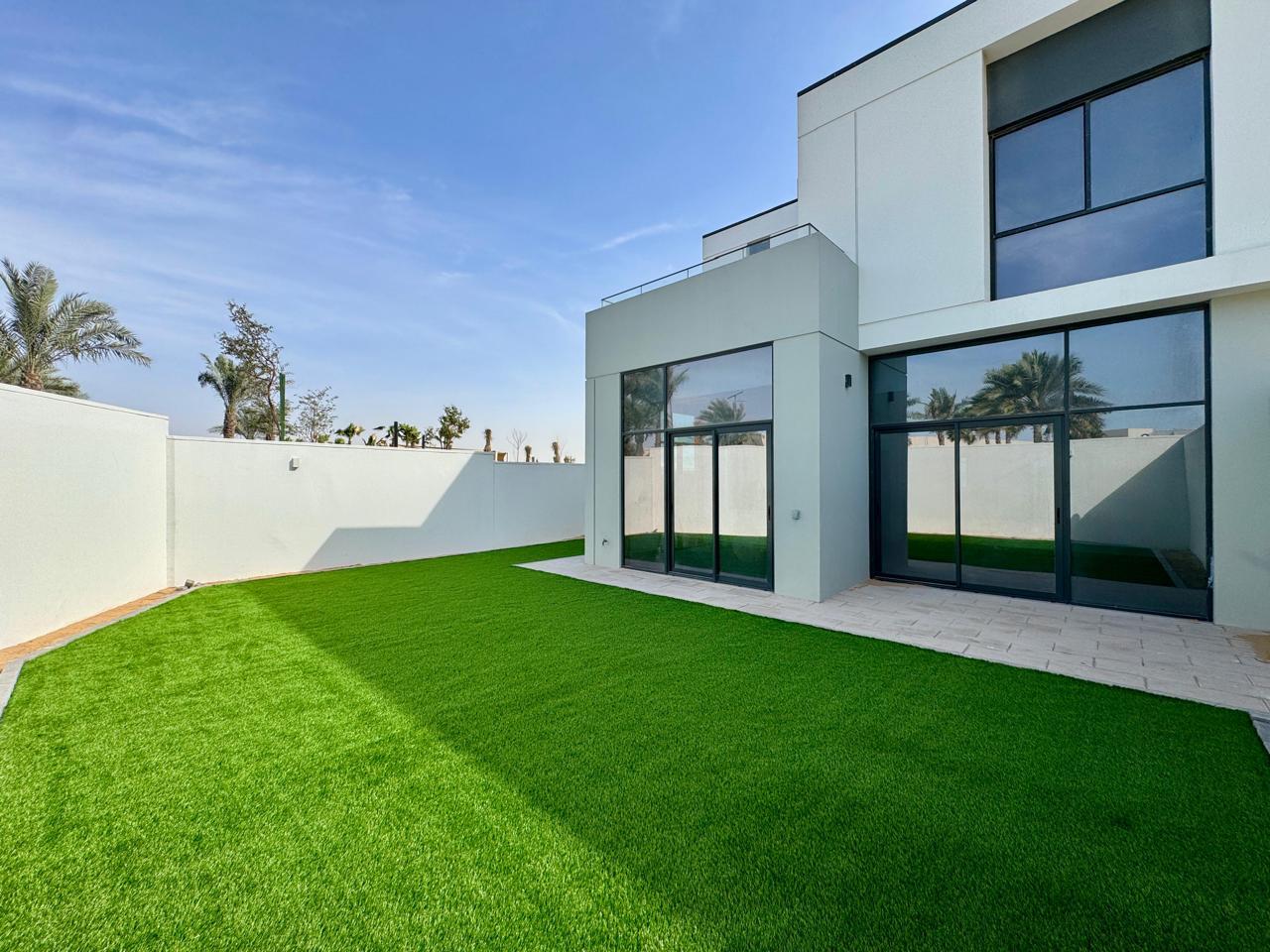 End Unit | Landscaped | Single Row